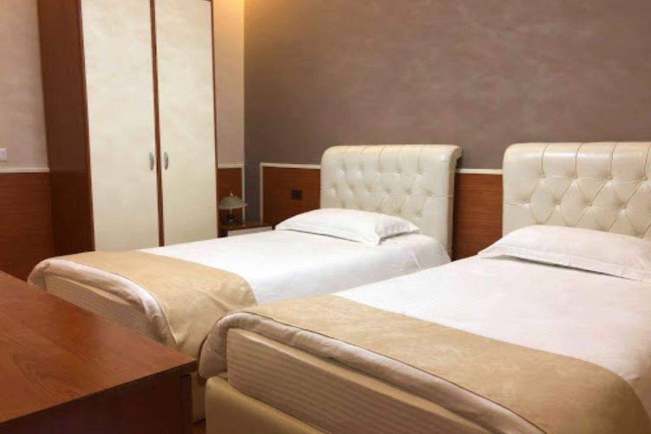Hotel Palma Tirana Kültér fotó
