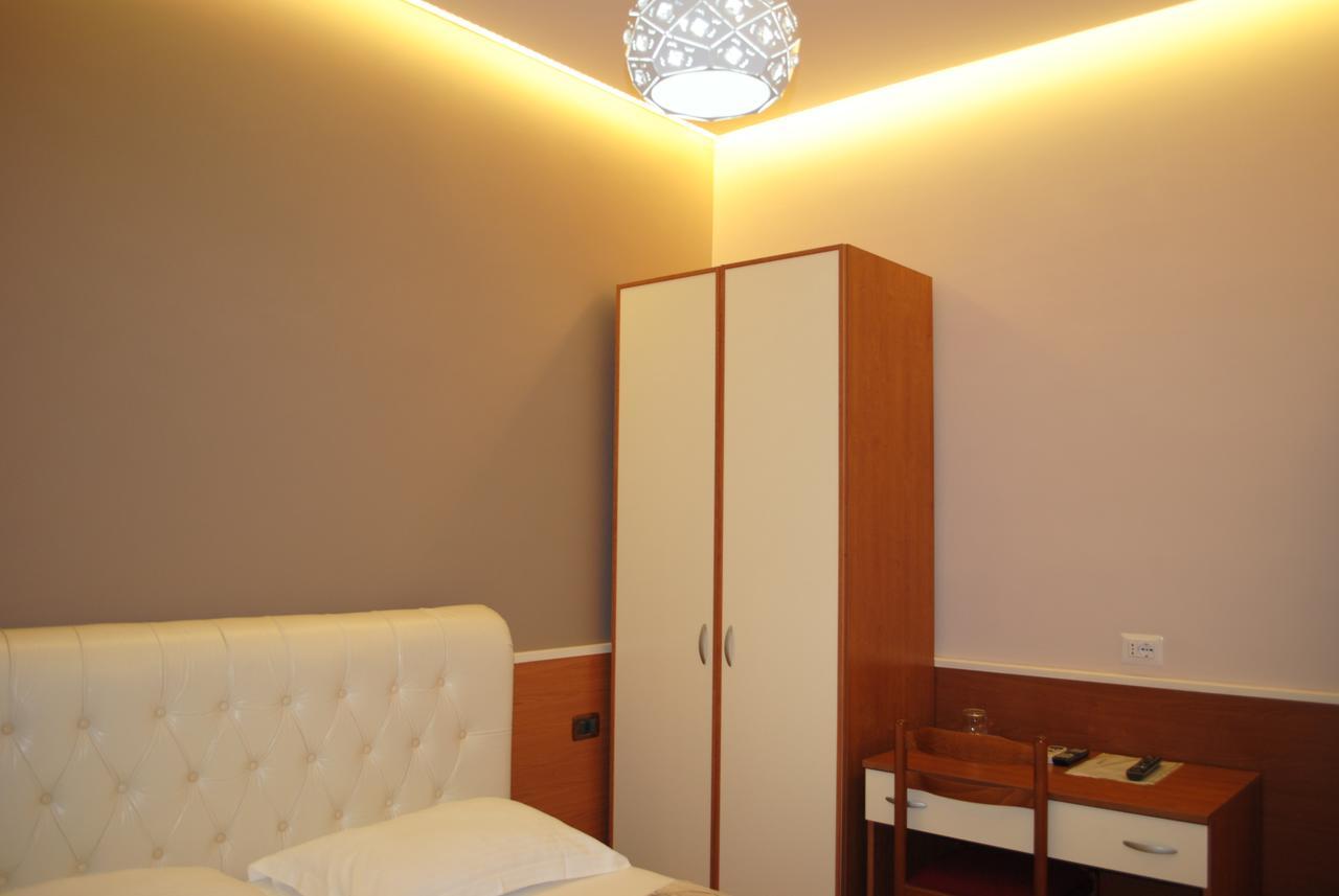 Hotel Palma Tirana Kültér fotó