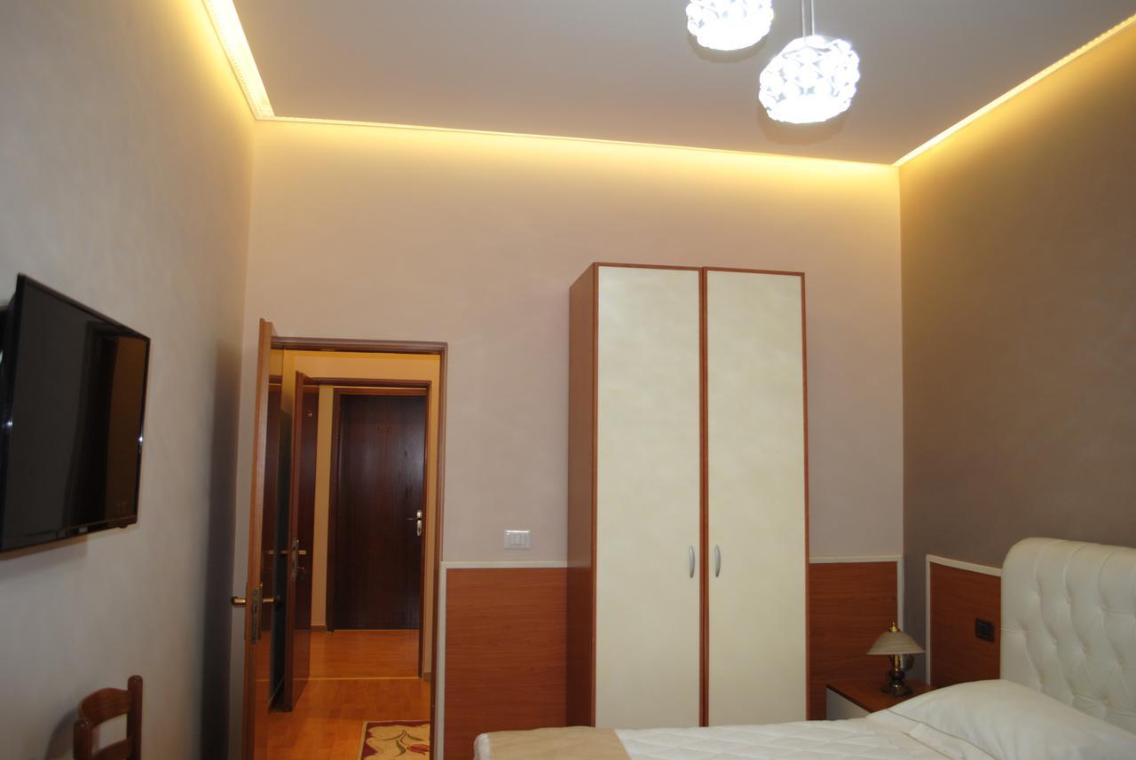 Hotel Palma Tirana Kültér fotó