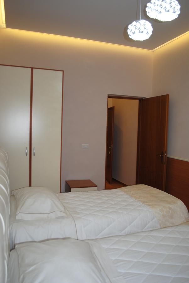 Hotel Palma Tirana Kültér fotó