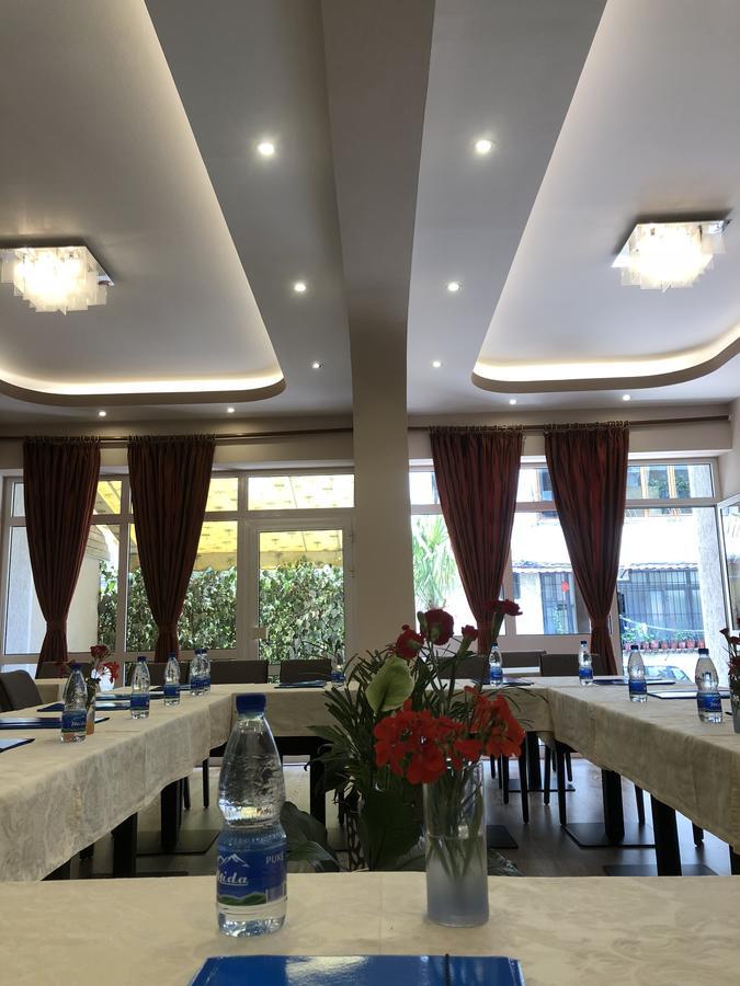 Hotel Palma Tirana Kültér fotó