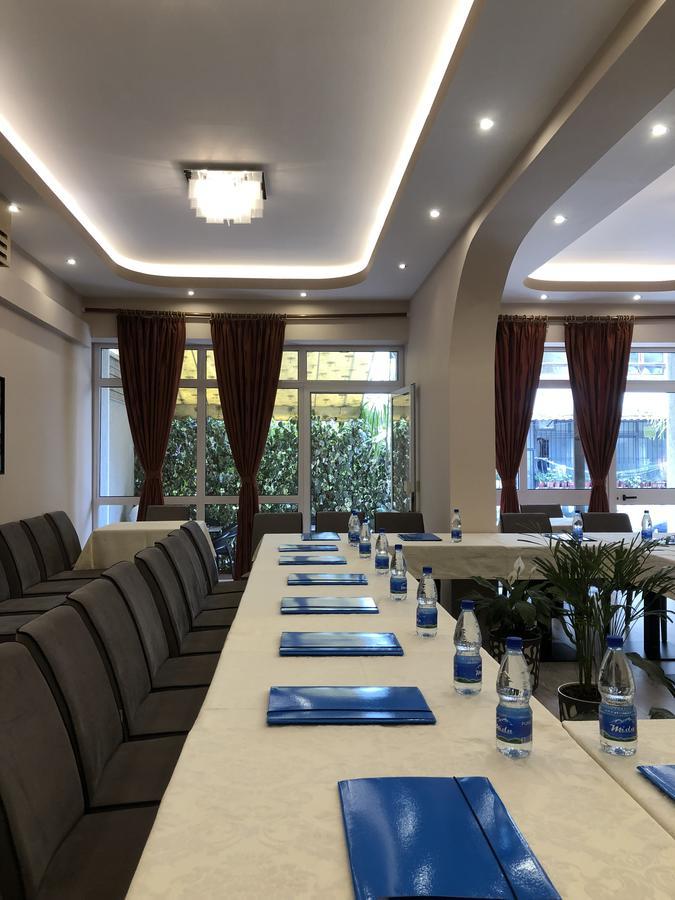 Hotel Palma Tirana Kültér fotó