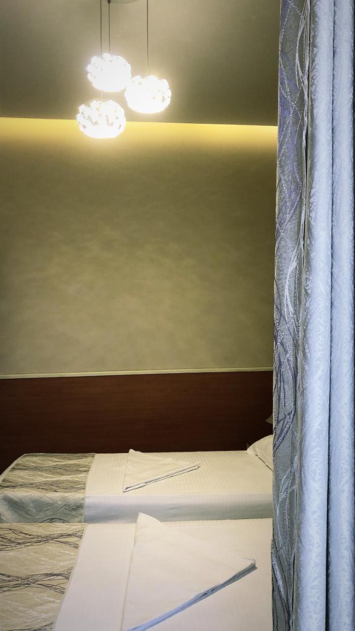 Hotel Palma Tirana Kültér fotó
